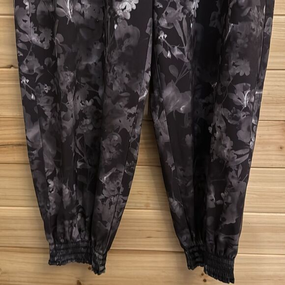 Athleta Size 10 Floral Grayscale Printed High Rise Savannah Jogger - Picture 4 of 13